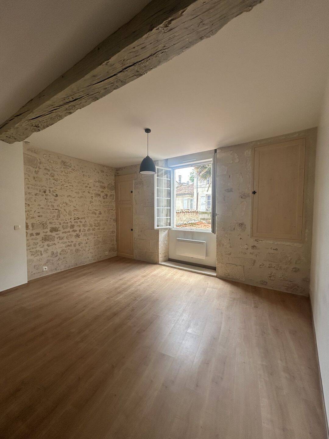 Appartement 1 pièce 31 m² · à Saintes · 30,8 m² · 438 €