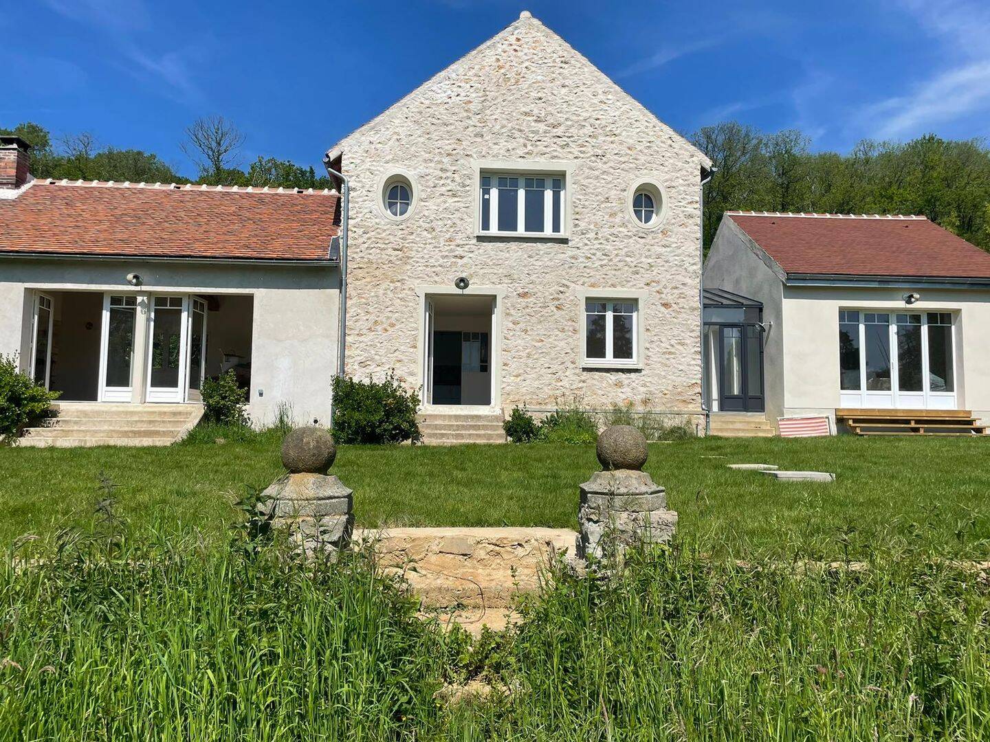 Maison 7 pièces 206 m² · à Les Mesnuls · 206,4 m² · 2 750 €/mois