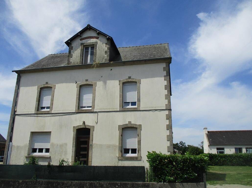 Maison 5 pièces 144 m² · à Trébrivan · 144 m² · 68 900 €