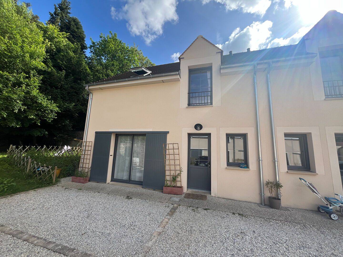 Maison 5 pièces 100 m² · à Auneau-Bleury-Saint-Symphorien · 100 m² · 1 110 €