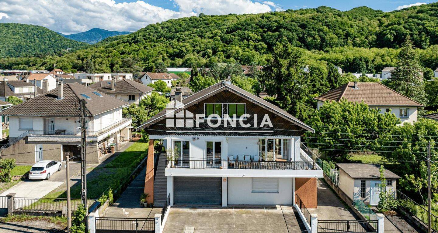 Maison 12 pièces 375 m² · à Échirolles · 375 m² · 475 000 €