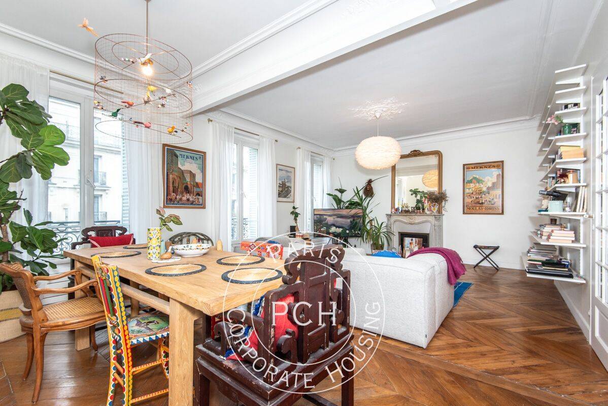 Appartement 3 pièces 83 m² · à Paris 10ème Arrondissement · 83 m² · 2 800 €