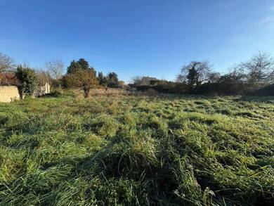 Terrain constructible à vendre 32 500 € 3 241 m² de terrain Les Rairies 49430