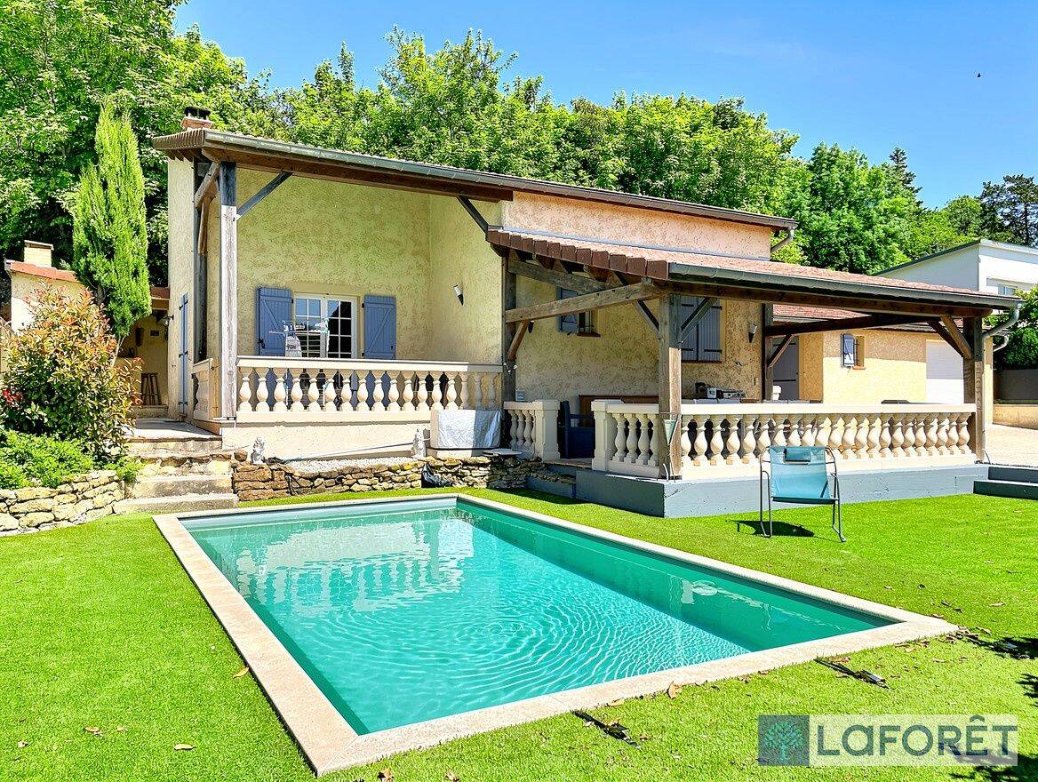Maison 5 pièces 121 m² · à Charmes · 121 m² · 260 000 €