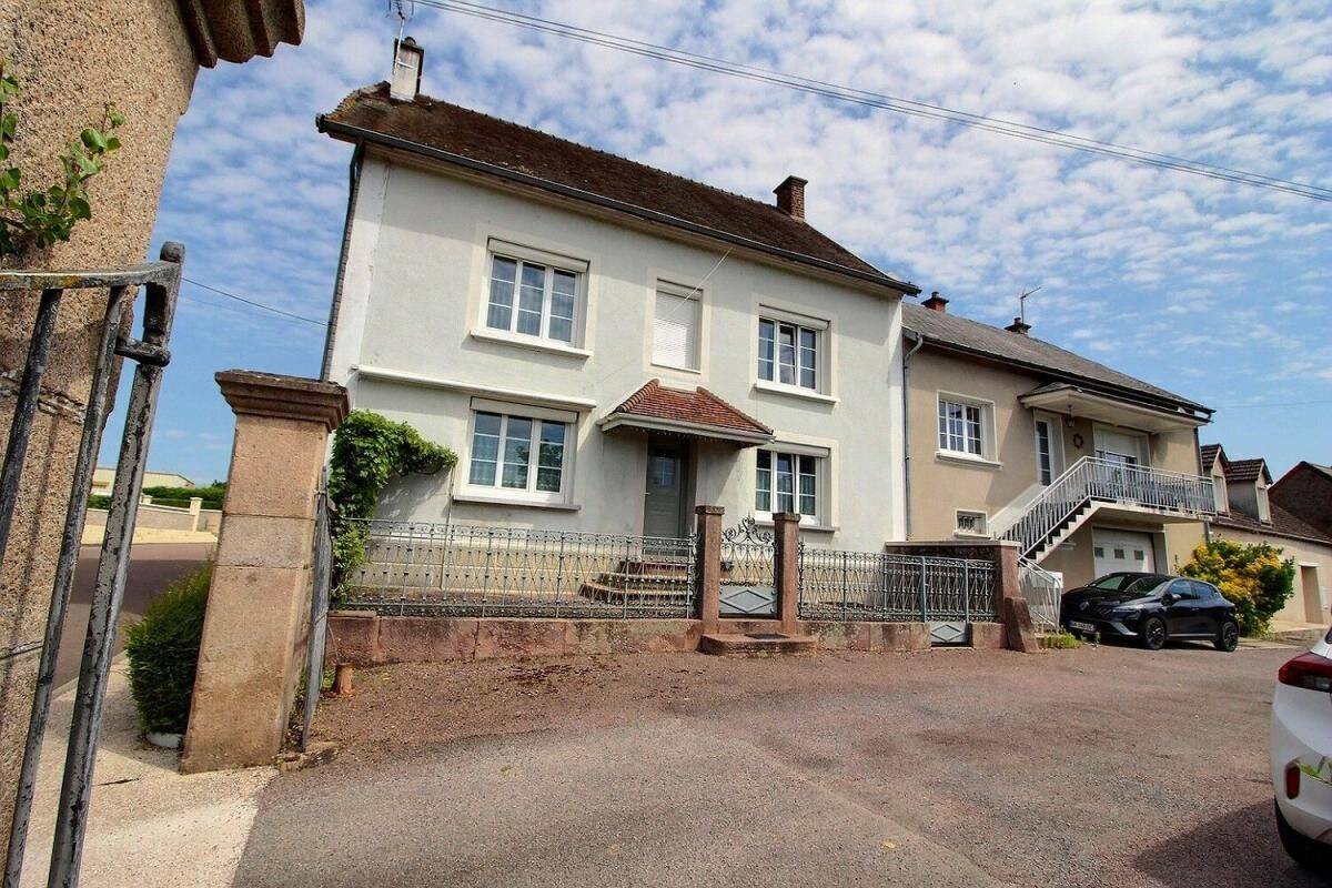 Maison 5 pièces 160 m² · à Saint-Pierre-de-Varennes · 160 m² · 179 900 €