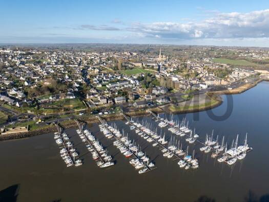 Local d'activités à vendre 322 000 € 168 m² d'espace de stockage Tréguier 22220