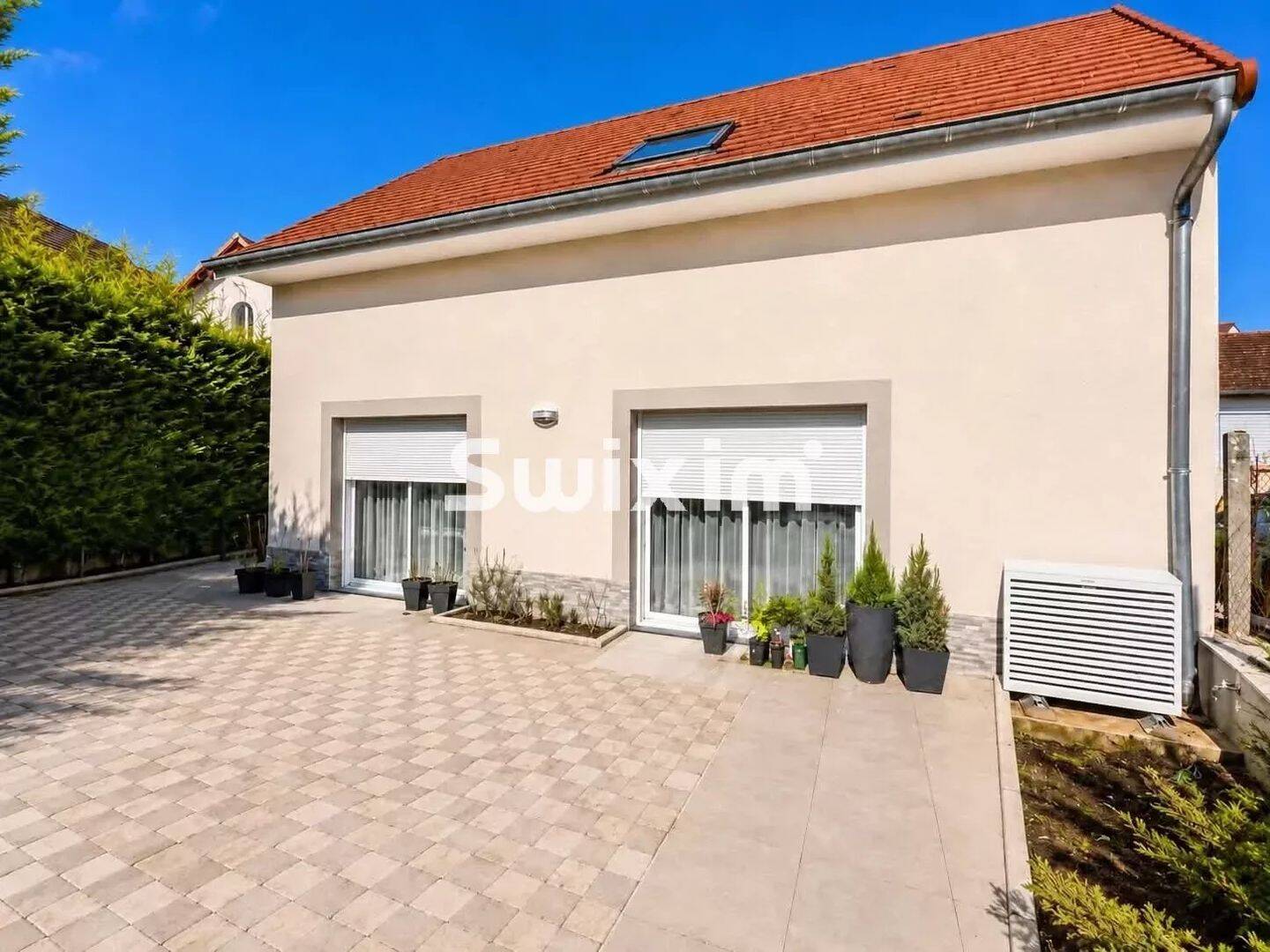 Maison 7 pièces 150 m² · à Lons-le-Saunier · 150,4 m² · 350 000 €