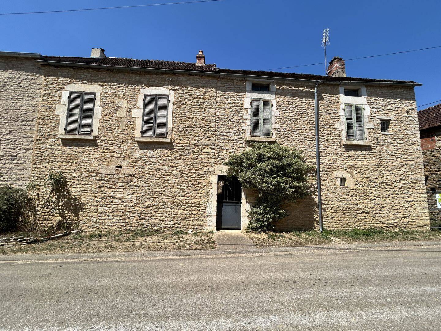 Maison 3 pièces 112 m² · à Villaines-les-Prévôtes · 112 m² · 120 000 €