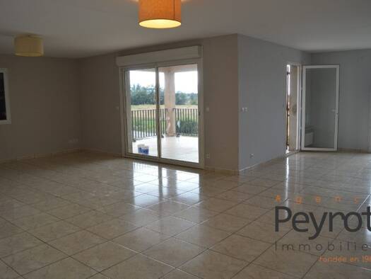 Maison à louer 1 010 € 4 pièces 3 chambres 105 m² 300 m² de terrain Saillagouse 66800