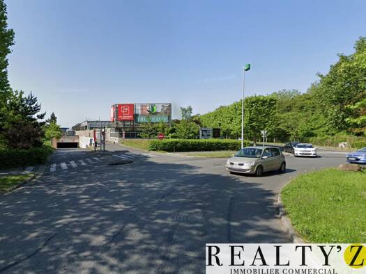 Boutique à louer 2 700 € 113 m² de surface de vente Les Coteaux Bry-sur-Marne 94360