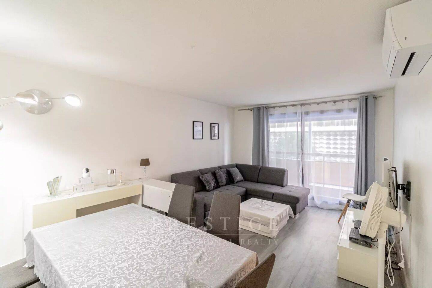 1 pièce 50 m² · à Antibes · 50,3 m² · 1 000 €