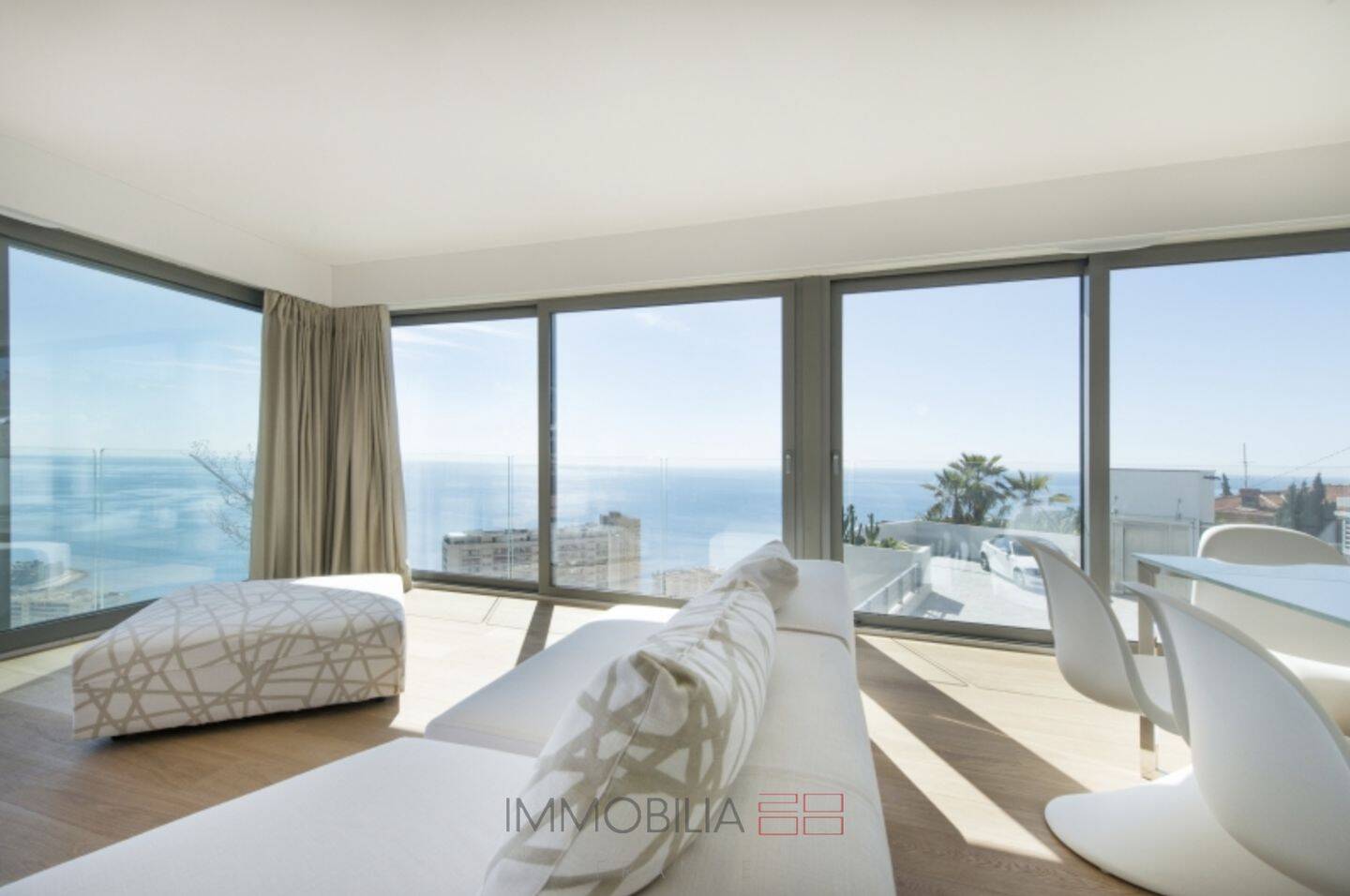 Appartement 3 pièces 145 m² · à Beausoleil · 145 m² · 10 000 €