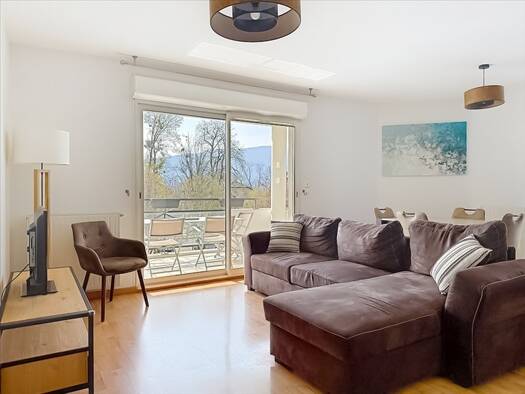 Appartement à louer 1 980 € 4 pièces 3 chambres 80 m² 2ème étage Ouest Ambilly 74100