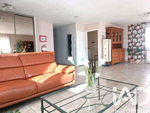 Maison à vendre 255 000 € 5 pièces 4 chambres 129 m² 598 m² de terrain Centre Ouest Unieux 42240