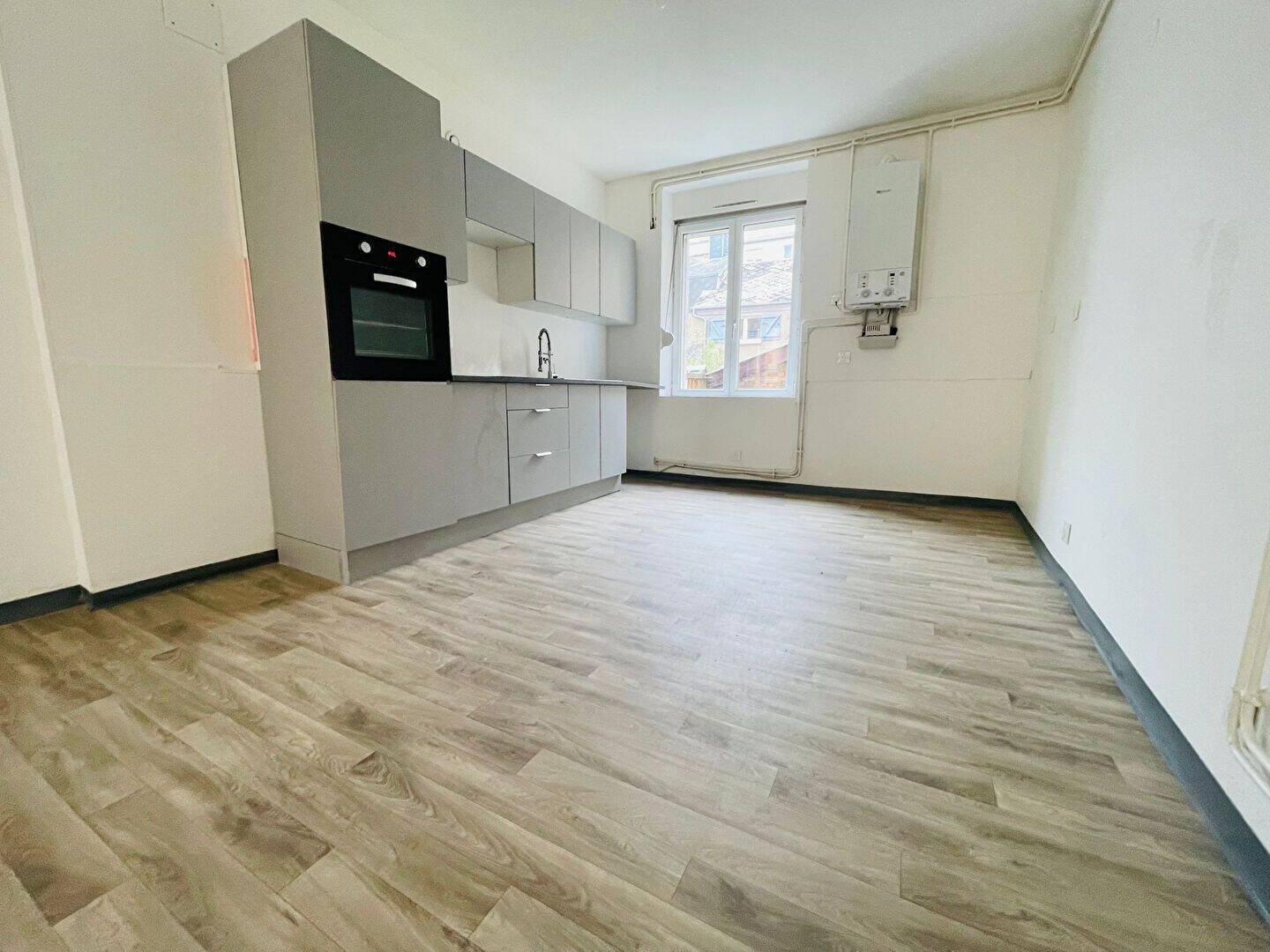Appartement 2 pièces 64 m² · à Charleville-Mézières · 64 m² · 600 €