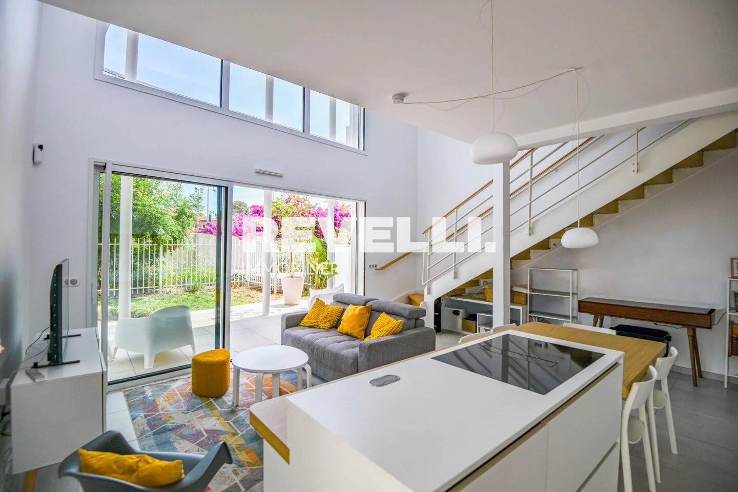 Appartement 3 pièces 77 m² · à Marseille 8ème Arrondissement · 77 m² · 2 800 €