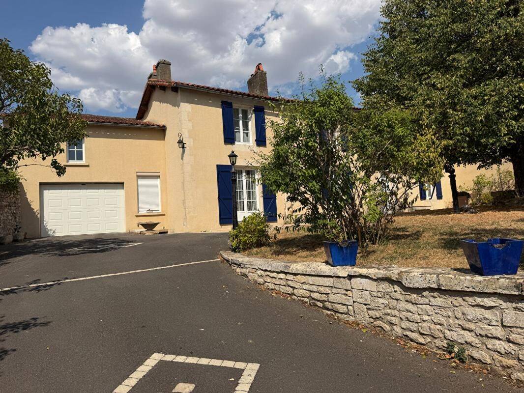 Maison 6 pièces 963 m² · à Nanteuil · 963 m² · 249 570 €