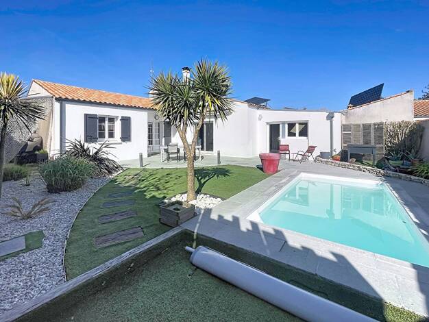 Maison à vendre 735 000 € 6 pièces 3 chambres 144 m² 556 m² de terrain Mairie Périgny 17180