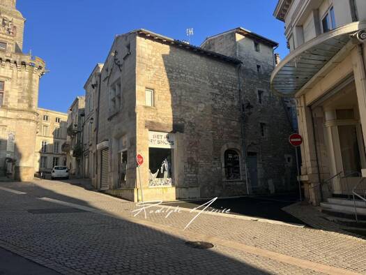 Local commercial à louer 800 € 55 m² de surface de vente Centre Ville Niort 79000