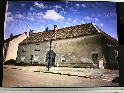 Maison à vendre 150 000 € 7 pièces 5 chambres 220 m² Baugy 18800