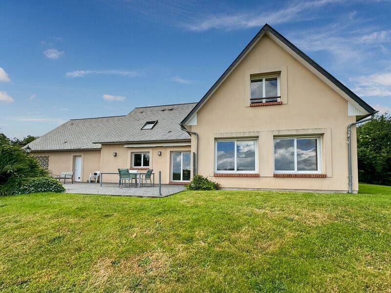 Maison 8 pièces 218 m² · à Équemauville · 218 m² · 598 000 €