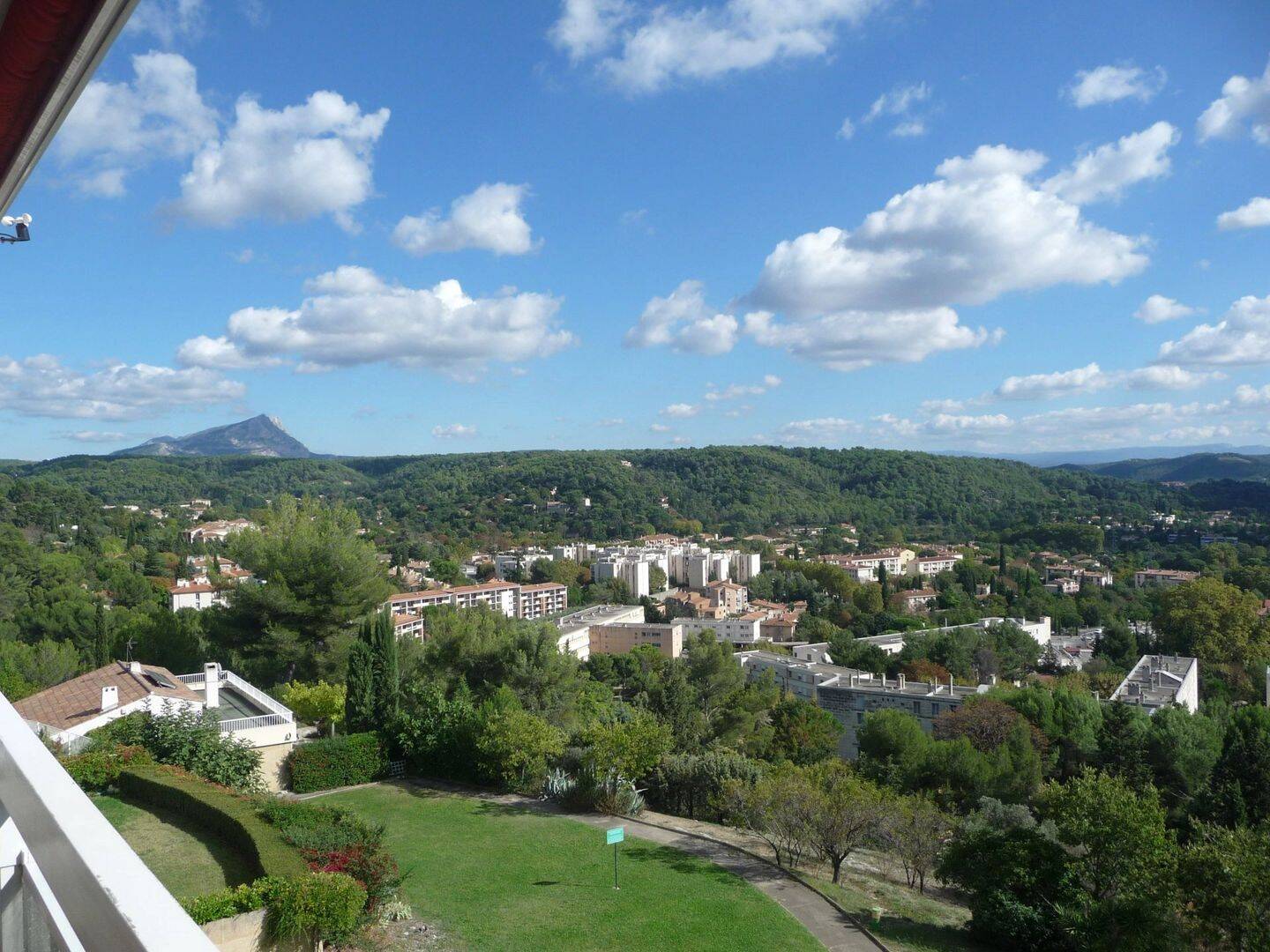 Appartement 4 pièces 115 m² · à Aix-en-Provence · 115 m² · 2 220 €