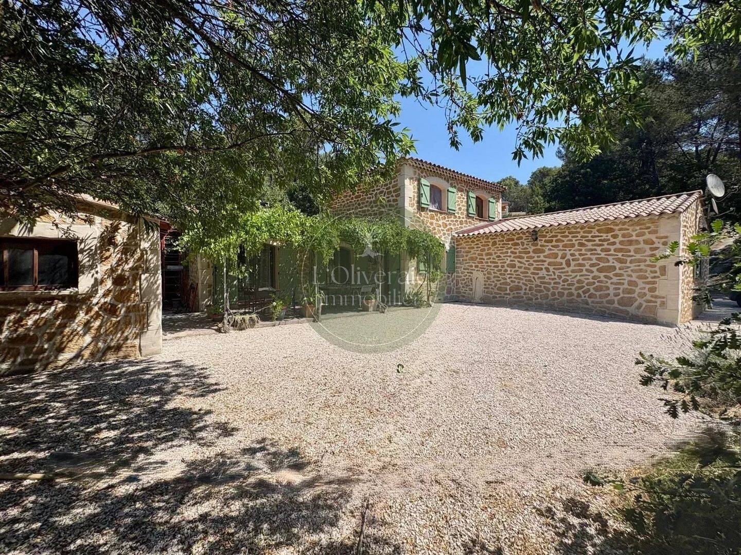 Maison 5 pièces 123 m² · à La Bouilladisse · 122,8 m² · 884 000 €