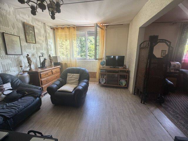 Appartement 4 pièces 81 m² · à Saint-Étienne · 81 m² · 69 000 €