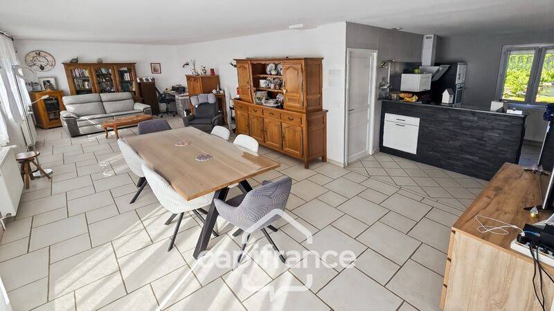 Maison 9 pièces 184 m² · à Ouroux-sur-Saône · 184 m² · 250 000 €