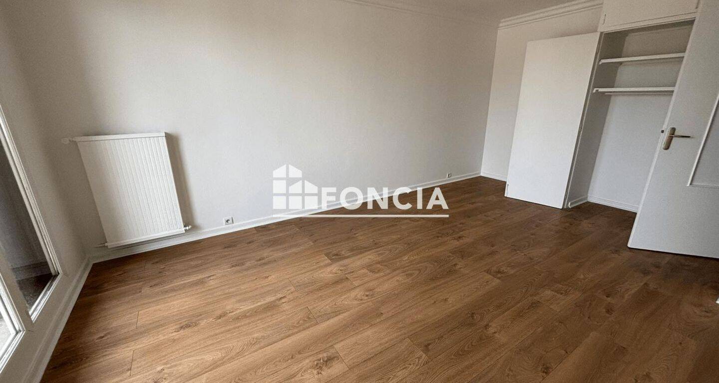 Appartement 1 pièce 28 m² · à Saint-Maur-des-Fossés · 27,5 m² · 730 €