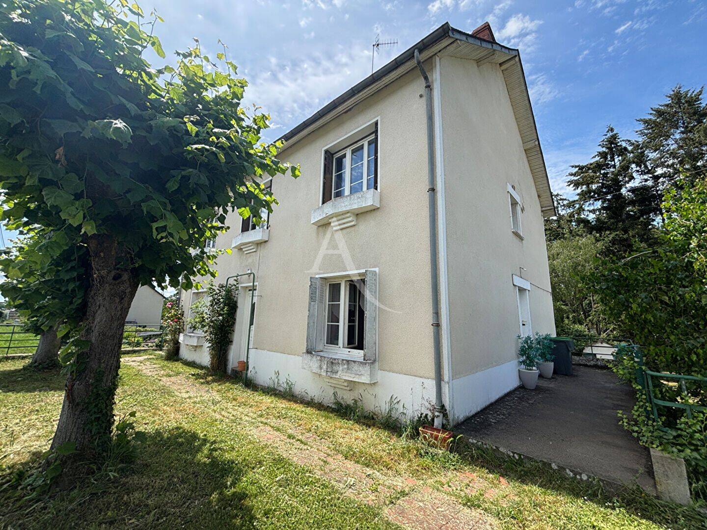 Maison 10 pièces 190 m² · à Cours-les-Barres · 190 m² · 190 800 €