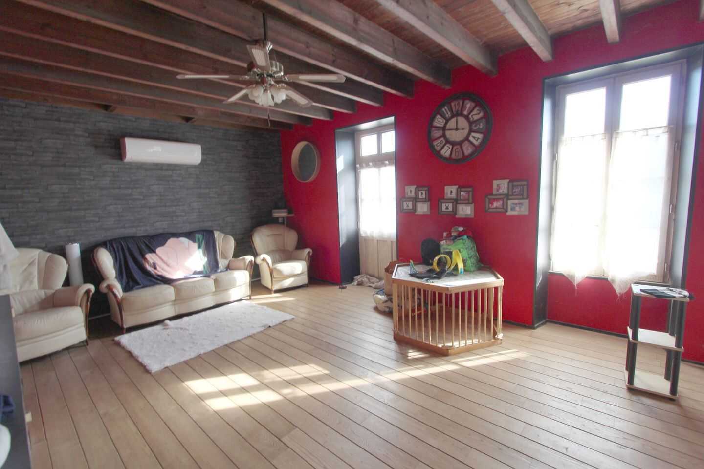 Maison 5 pièces 160 m² · à Saint-Pompain · 159,8 m² · 162 000 €