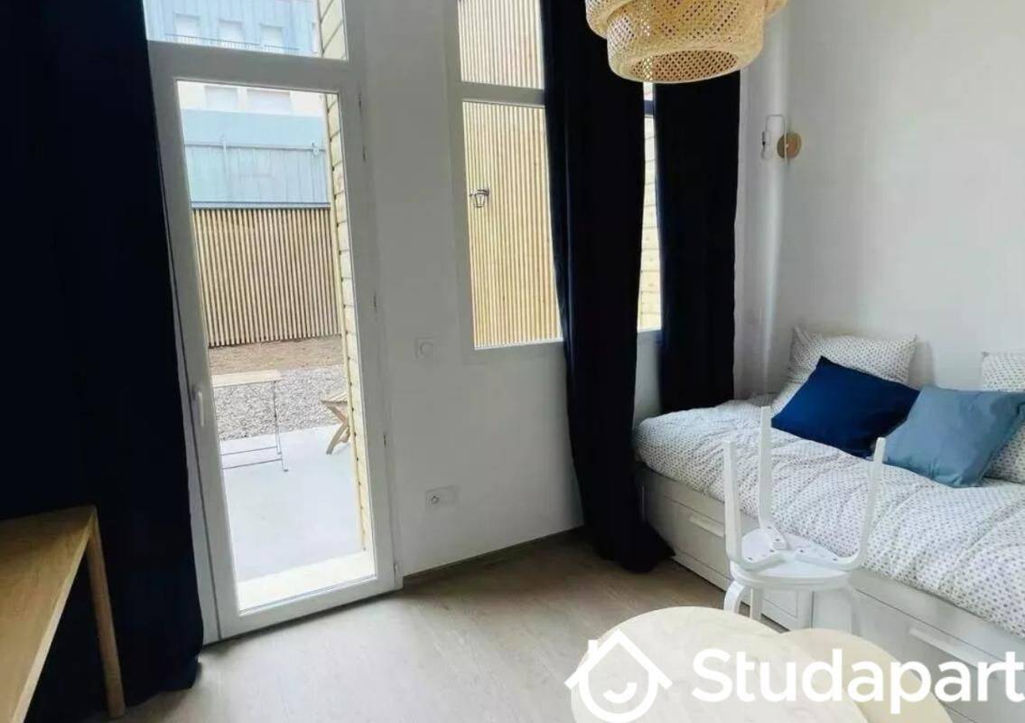 Appartement 1 pièce 18 m² · à Saint-Quentin · 18 m² · 450 €