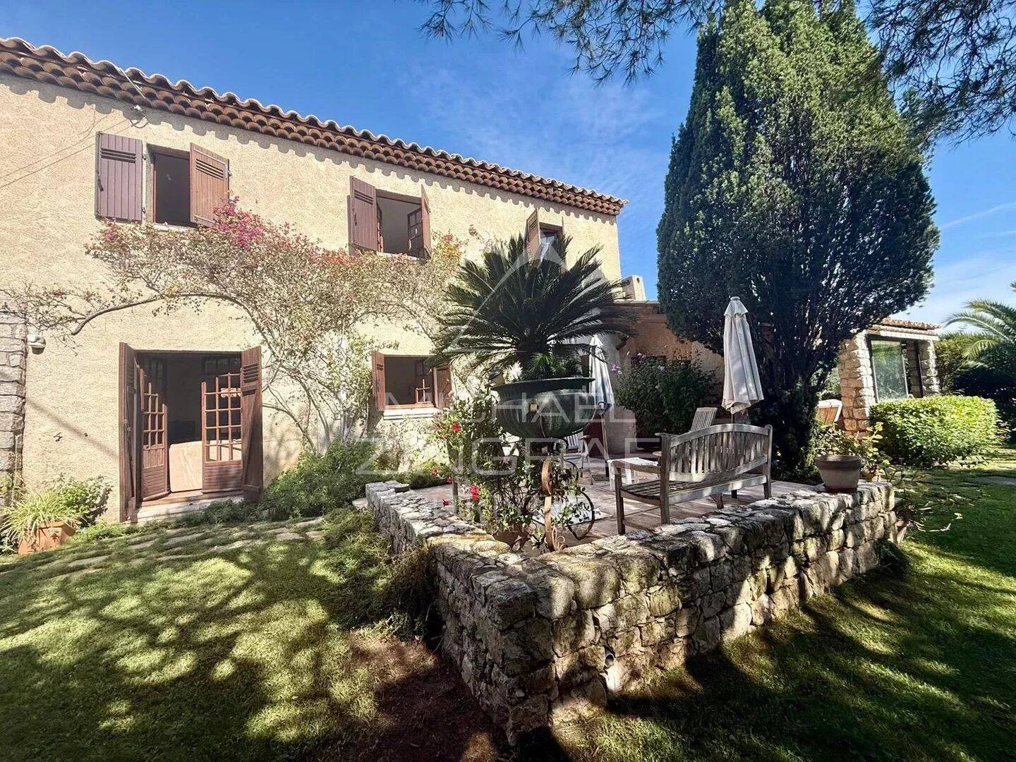 Maison 192 m² · à Antibes · 191,9 m² · 1 895 000 €