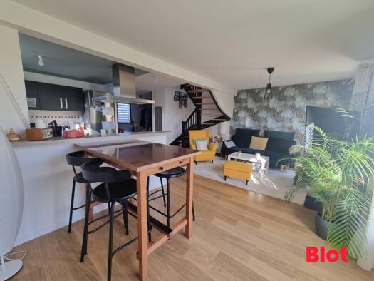 Duplex à vendre 346 500 € 5 pièces 3 chambres 99,6 m² Étage 1/2 Pacé 35740