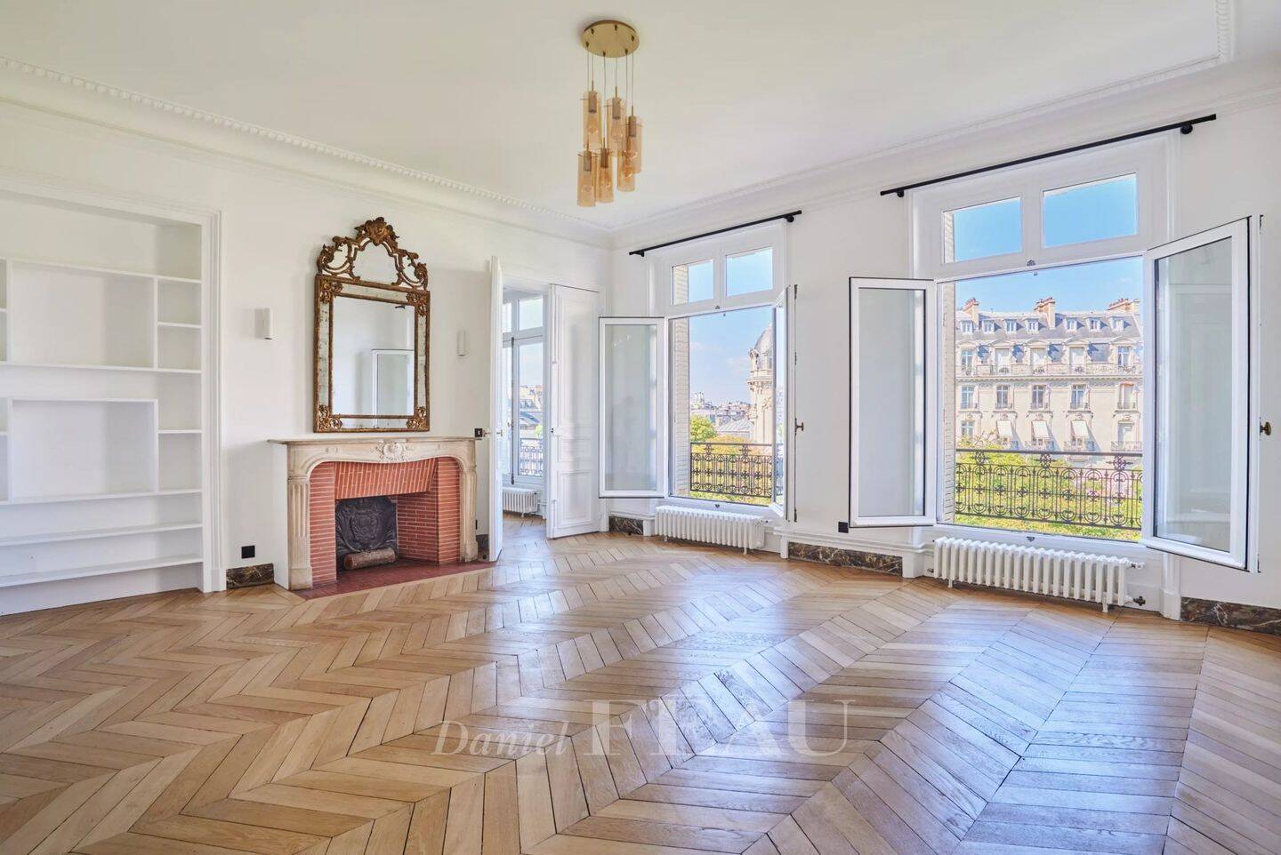 Appartement 7 pièces 220 m² · à Paris 16ème Arrondissement · 220,5 m² · 10 600 €/mois