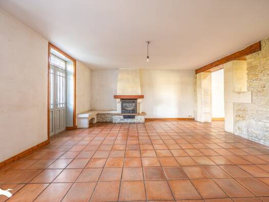 Maison à vendre 244 900 € 6 pièces 3 chambres 161 m² 2 016 m² de terrain Muron 17430