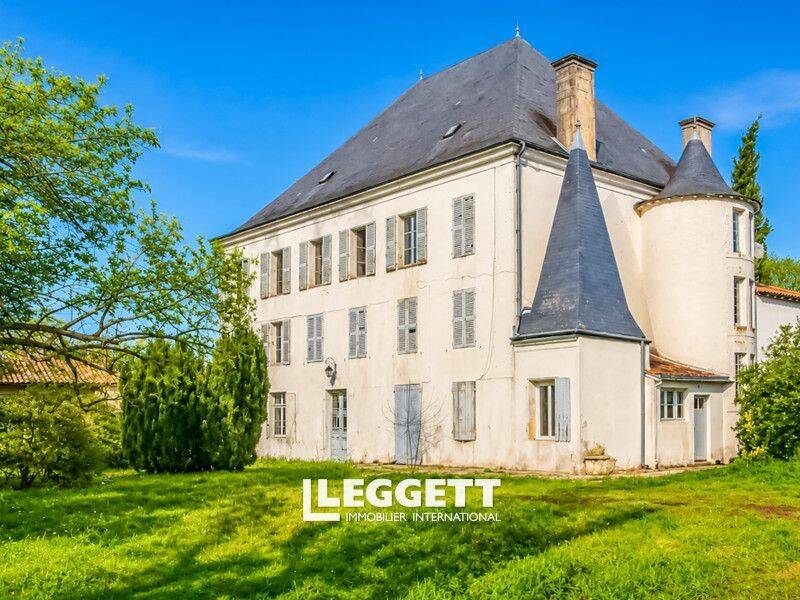 Maison 15 pièces 750 m² · à Les Gours · 750 m² · 530 000 €