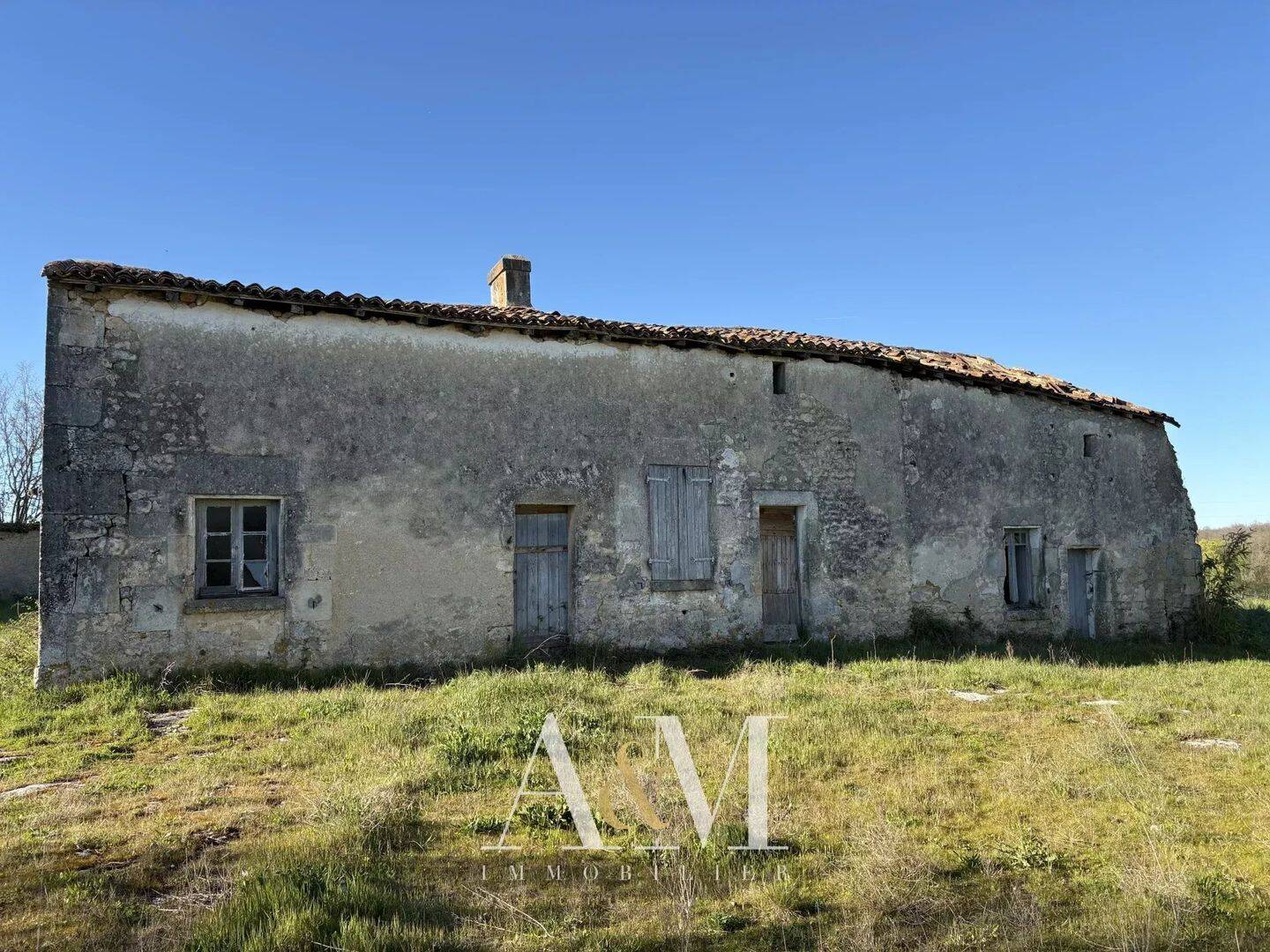 Maison 5 pièces 300 m² · à Roullet-Saint-Estèphe · 300 m² · 119 000 €