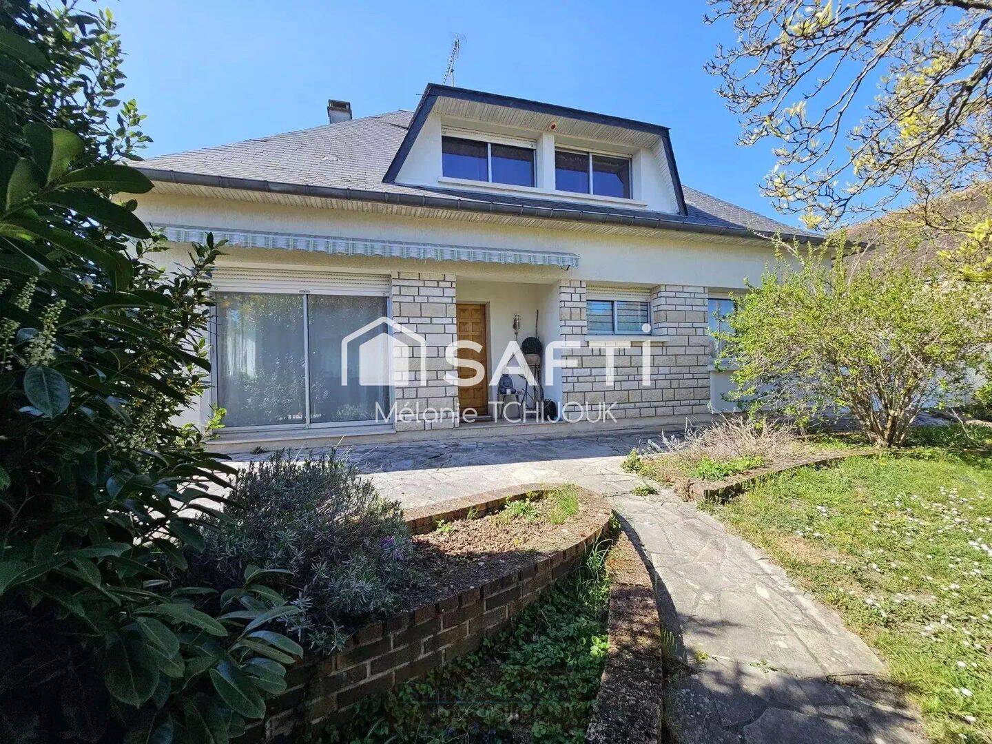 Maison 9 pièces 215 m² · à Villemandeur · 215 m² · 259 500 €