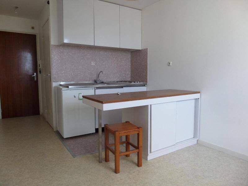 Appartement 1 pièce 15 m² · à Dijon · 14,8 m² · 325 €
