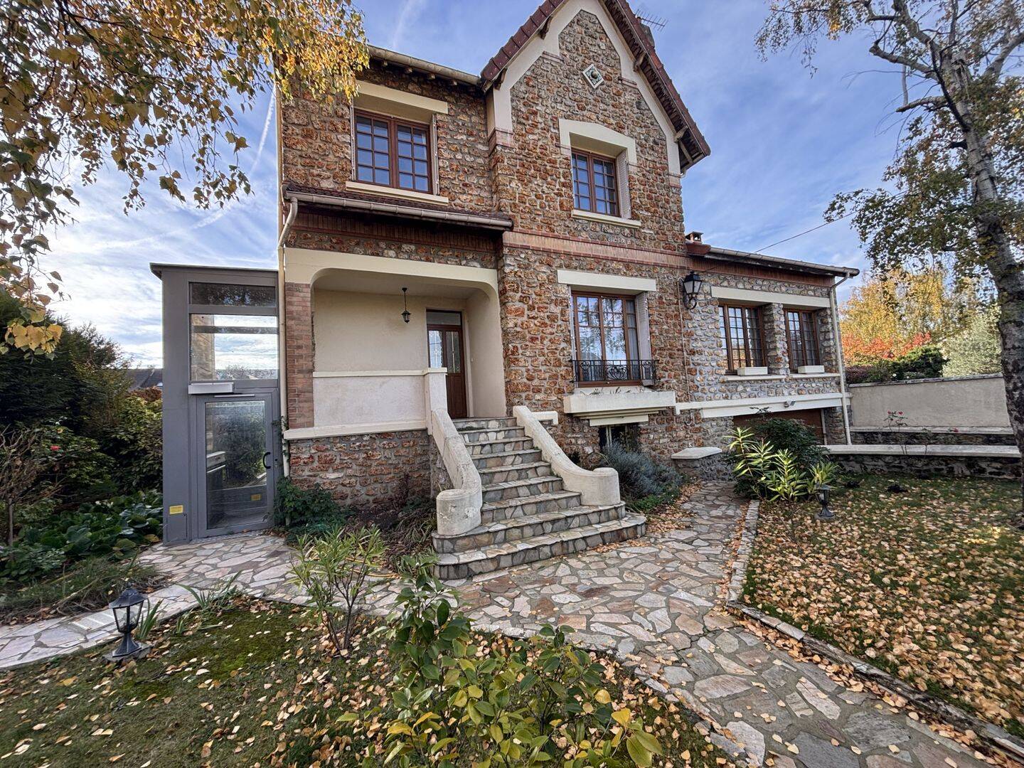 Maison 6 pièces 135 m² · à Sainte-Geneviève-des-Bois · 135 m² · 459 000 €