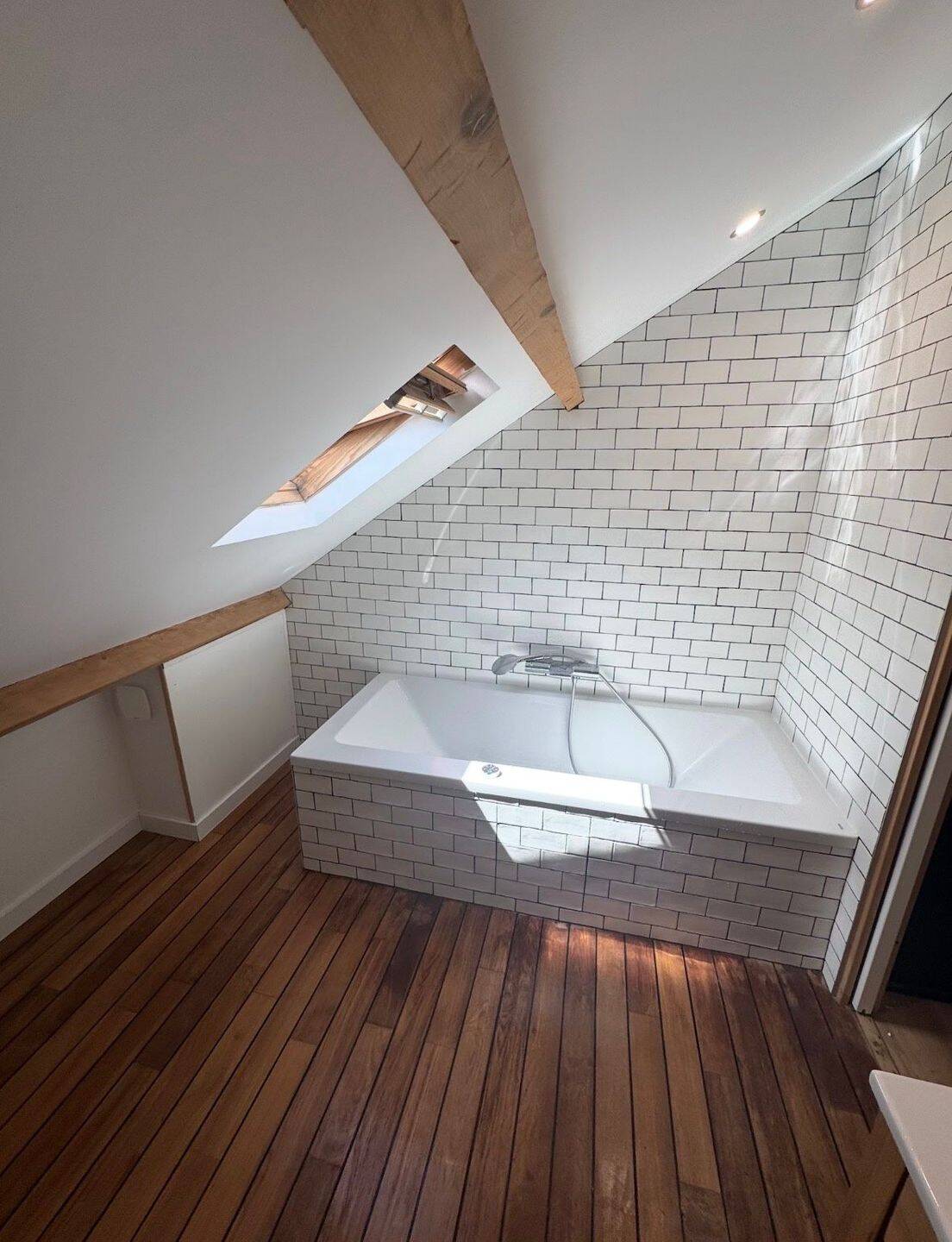 Maison de ville rénovée avec terrasse, garage et suite parentale – Quartier Courrouze — 8