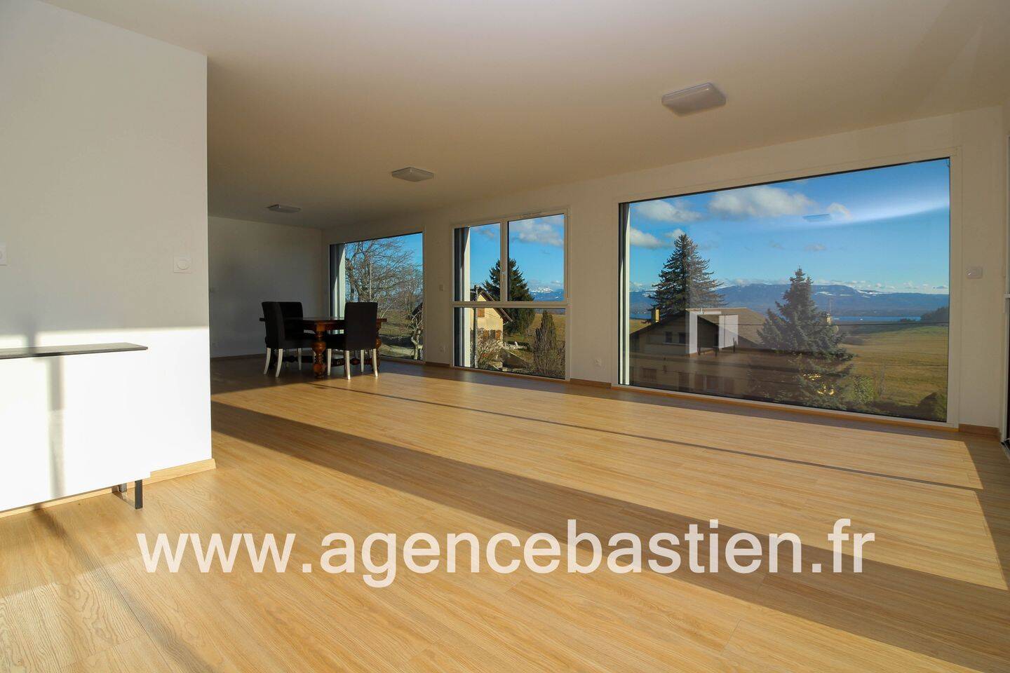 Maison 5 pièces 148 m² · à Grilly · 148 m² · 900 000 €