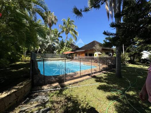 Villa à vendre 2 808 000 € 7 pièces 6 chambres 300 m² 2 000 m² de terrain Saint-Gilles Les Bains Saint-Paul 97434