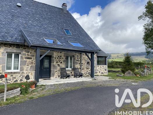 Maison à vendre 518 000 € 1 pièce 6 chambres 250 m² 1 272 m² de terrain Chastreix 63680