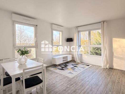 Appartement à vendre 165 000 € 1 pièce 33 m² Étage 3/3 Ouest Marly-le-Roi 78160