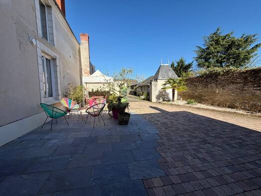 Maison à vendre 630 000 € 8 pièces 3 chambres 342 m² 651 m² de terrain Malaquais-Pyramide Trélazé 49800