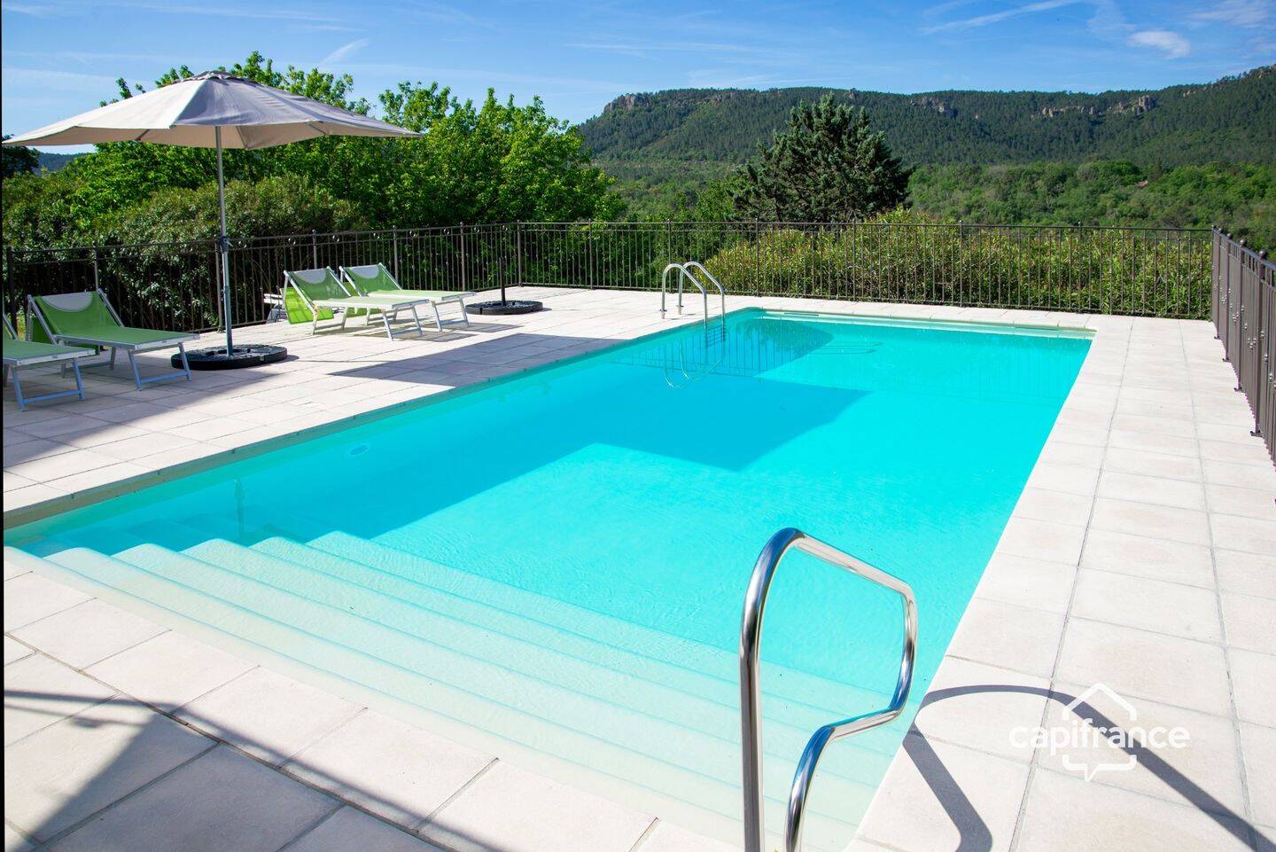Maison 16 pièces 351 m² · à Bagnols-en-Forêt · 351 m² · 1 495 000 €