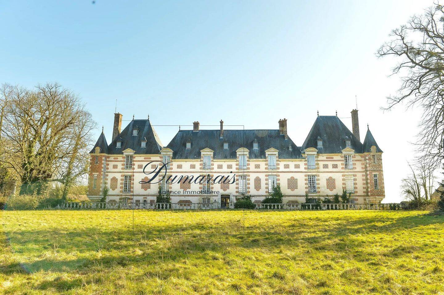 Maison 40 pièces 940 m² · à Douains · 940 m² · 1 900 000 €